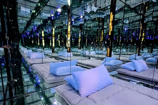 OMG! House · mirrored room